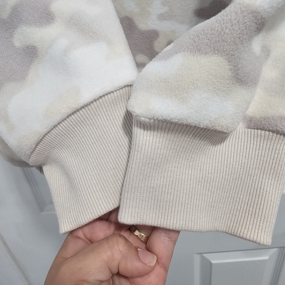 GreenTea Woman's Camouflage Fleece - Picture 4 of 5